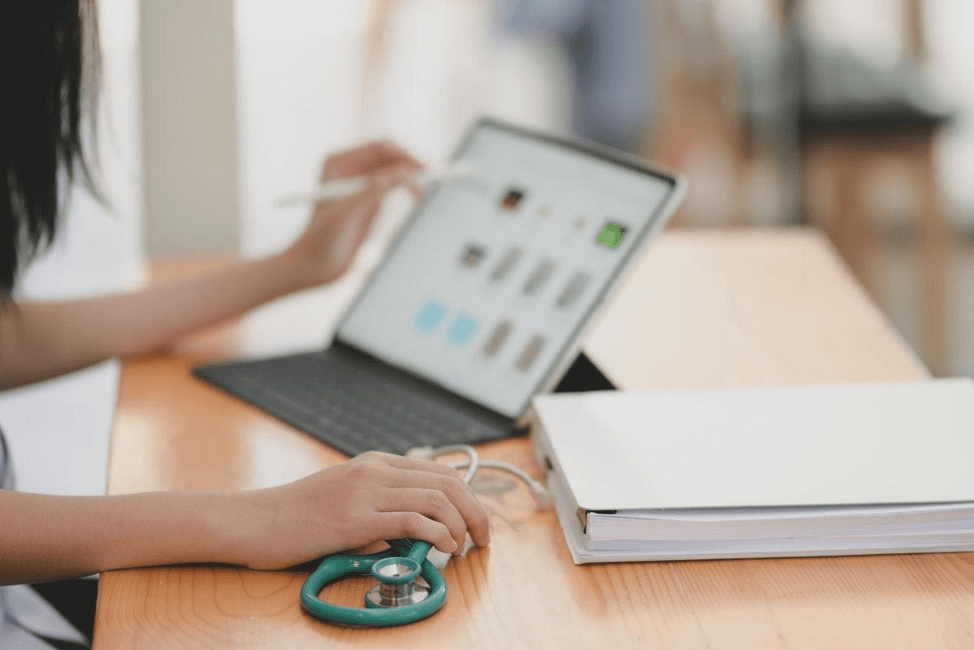 How IoT Solutions Will Revolutionize the Healthcare Industry