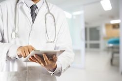 Why Successful Doctors Prefer an EHR System Over Paper